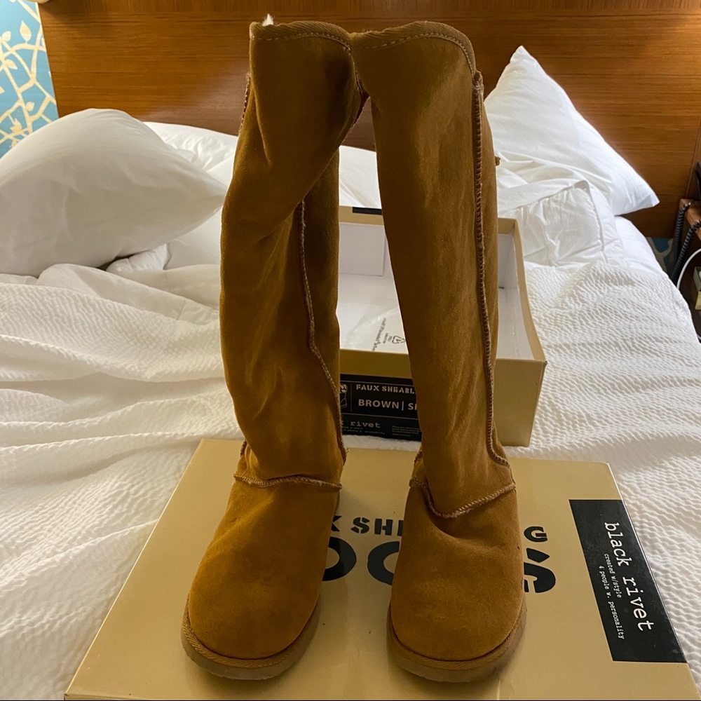 Black Rivet faux shearling boots
